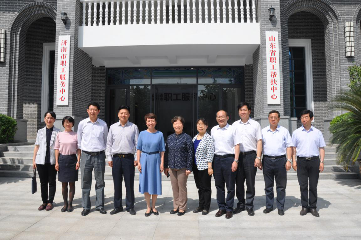 中華全國總工會領(lǐng)導(dǎo)石岱一行調(diào)研濟(jì)南連心物業(yè)服務(wù)的山東省、濟(jì)南市職工服務(wù)中心